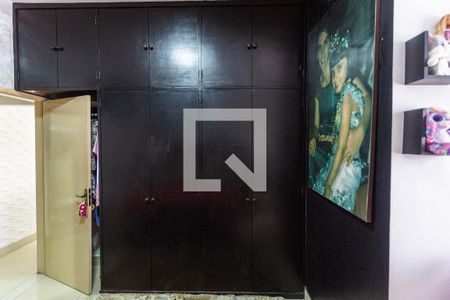 Apartamento à venda com 110m², 3 quartos e sem vaga Apartamento à venda com 110m², 3 quartos e sem vagaArmário do Quarto 2