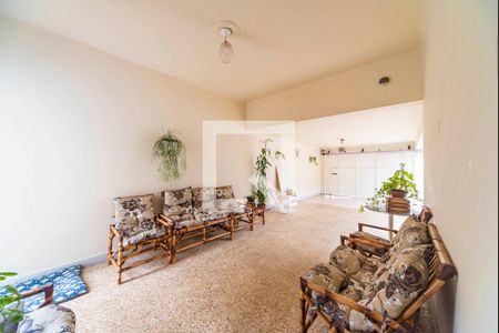 Casa à venda com 220m², 4 quartos e 3 vagasGaragem