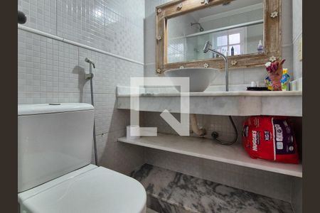 Casa de condomínio à venda com 170m², 4 quartos e 2 vagas Casa de condomínio à venda com 170m², 4 quartos e 2 vagasBanheiro da Suíte 1