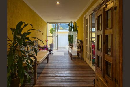 Casa de condomínio à venda com 170m², 4 quartos e 2 vagas Casa de condomínio à venda com 170m², 4 quartos e 2 vagasÁrea gourmet