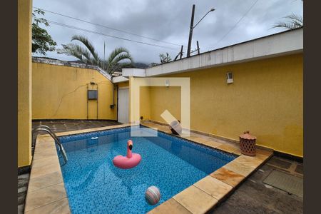 Casa de condomínio à venda com 170m², 4 quartos e 2 vagas Casa de condomínio à venda com 170m², 4 quartos e 2 vagasÁrea externa