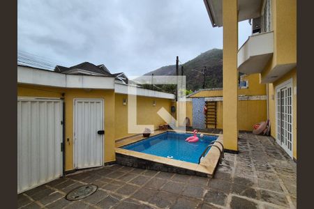 Casa de condomínio à venda com 170m², 4 quartos e 2 vagas Casa de condomínio à venda com 170m², 4 quartos e 2 vagasÁrea externa