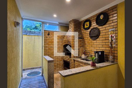 Casa de condomínio à venda com 170m², 4 quartos e 2 vagas Casa de condomínio à venda com 170m², 4 quartos e 2 vagasÁrea gourmet