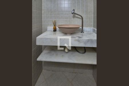 Casa de condomínio à venda com 170m², 4 quartos e 2 vagas Casa de condomínio à venda com 170m², 4 quartos e 2 vagasLavabo