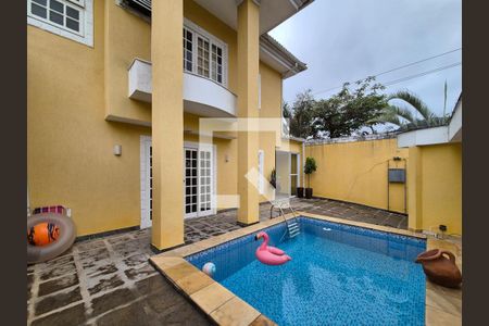 Casa de condomínio à venda com 170m², 4 quartos e 2 vagas Casa de condomínio à venda com 170m², 4 quartos e 2 vagasÁrea externa