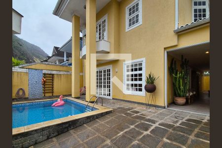 Casa de condomínio à venda com 170m², 4 quartos e 2 vagas Casa de condomínio à venda com 170m², 4 quartos e 2 vagasÁrea externa