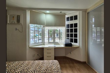 Casa de condomínio à venda com 170m², 4 quartos e 2 vagas Casa de condomínio à venda com 170m², 4 quartos e 2 vagasSuíte 2