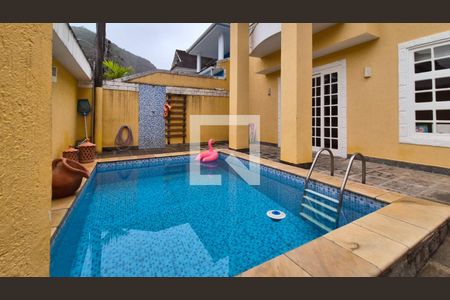 Casa de condomínio à venda com 170m², 4 quartos e 2 vagas Casa de condomínio à venda com 170m², 4 quartos e 2 vagasÁrea externa