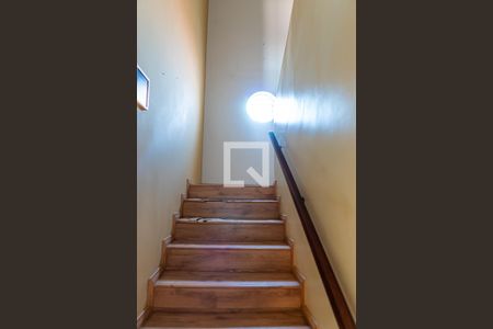 Casa à venda com 286m², 4 quartos e 4 vagasEscada