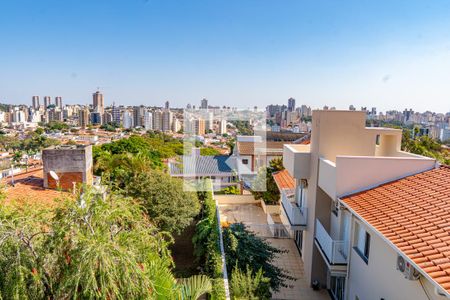 Casa à venda com 286m², 4 quartos e 4 vagasSuíte