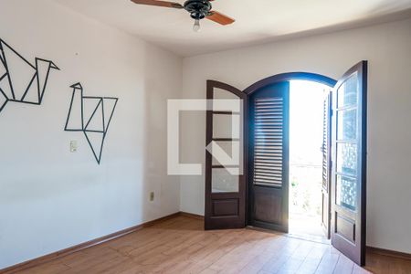 Casa à venda com 286m², 4 quartos e 4 vagasSuíte