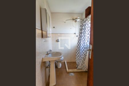 Casa à venda com 286m², 4 quartos e 4 vagasBanheiro de serviço