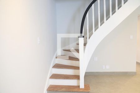 Casa à venda com 125m², 2 quartos e sem vagaEscadas