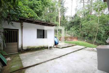 Casa à venda com 1400m², 3 quartos e 6 vagasFundos