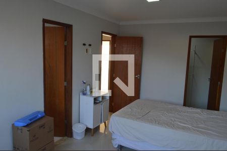 Casa de condomínio à venda com 260m², 5 quartos e 2 vagasSuíte 2