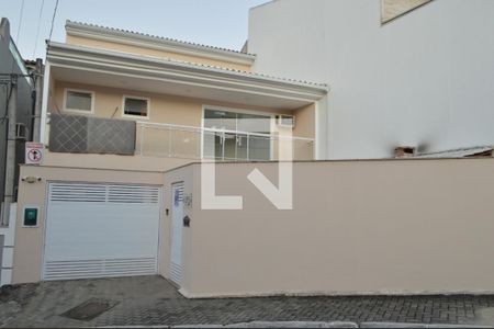Casa de condomínio à venda com 260m², 5 quartos e 2 vagasFachada