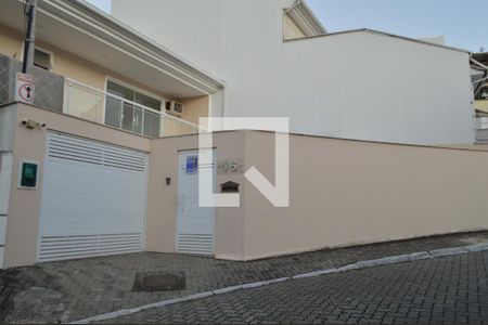 Casa de condomínio à venda com 260m², 5 quartos e 2 vagasFachada