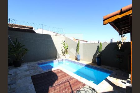 Casa à venda com 318m², 4 quartos e 4 vagasQuintal / Piscina / Churrasqueira