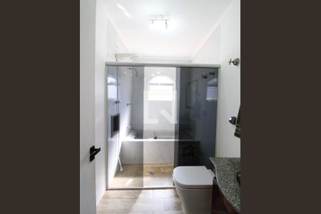 Casa à venda com 318m², 4 quartos e 4 vagasBanheiro Social