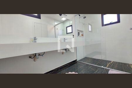 Casa à venda com 247m², 3 quartos e 7 vagasBanheiro Quarto 1 Suíte