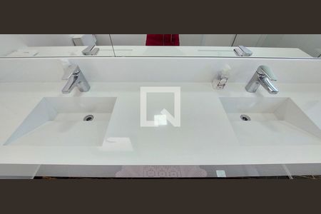 Casa à venda com 247m², 3 quartos e 7 vagasBanheiro Quarto 1 Suíte