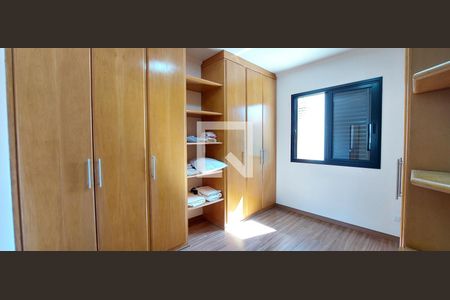 Casa à venda com 247m², 3 quartos e 7 vagasQuarto 2