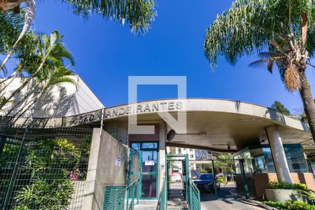 Apartamento para alugar com 56m², 2 quartos e 1 vaga Apartamento para alugar com 56m², 2 quartos e 1 vagaFachada