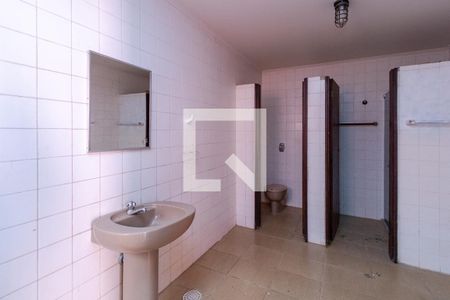 Casa à venda com 1110m², 4 quartos e 6 vagas Casa à venda com 1110m², 4 quartos e 6 vagasVestiário 2