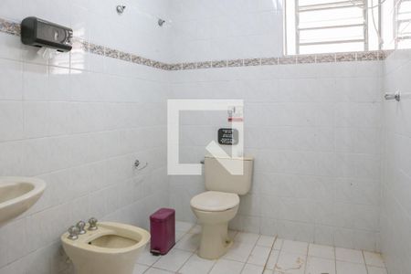 Casa à venda com 449m², 4 quartos e 5 vagas Casa à venda com 449m², 4 quartos e 5 vagasBanheiro 1
