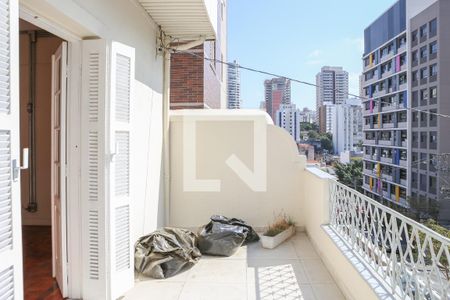 Casa à venda com 449m², 4 quartos e 5 vagas Casa à venda com 449m², 4 quartos e 5 vagasSacada