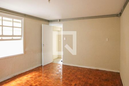 Casa à venda com 449m², 4 quartos e 5 vagas Casa à venda com 449m², 4 quartos e 5 vagasQuarto Intermediário