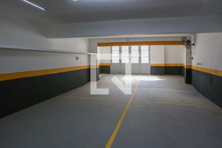 Casa à venda com 449m², 4 quartos e 5 vagas Casa à venda com 449m², 4 quartos e 5 vagasGaragem