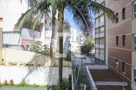 Casa à venda com 449m², 4 quartos e 5 vagas Casa à venda com 449m², 4 quartos e 5 vagasVista da Sacada