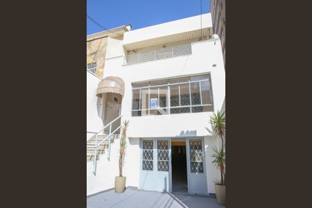 Casa à venda com 449m², 4 quartos e 5 vagas Casa à venda com 449m², 4 quartos e 5 vagasFachada
