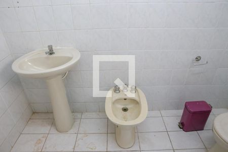 Casa à venda com 449m², 4 quartos e 5 vagas Casa à venda com 449m², 4 quartos e 5 vagasBanheiro 1