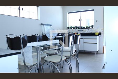 Casa à venda com 145m², 4 quartos e 2 vagasCozinha 