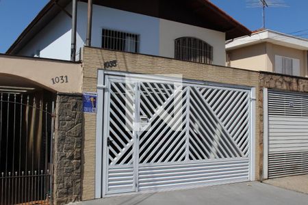 Casa à venda com 145m², 4 quartos e 2 vagasFachada