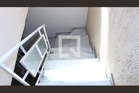 Casa à venda com 145m², 4 quartos e 2 vagasEscada