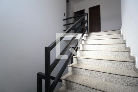 Casa à venda com 277m², 4 quartos e 8 vagasEscada