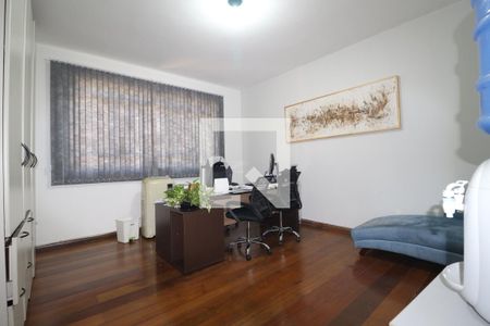 Casa à venda com 277m², 4 quartos e 8 vagasQuarto 