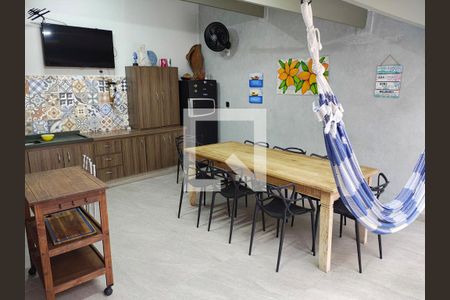 Casa à venda com 200m², 3 quartos e 2 vagas Casa à venda com 200m², 3 quartos e 2 vagasChurrasqueira