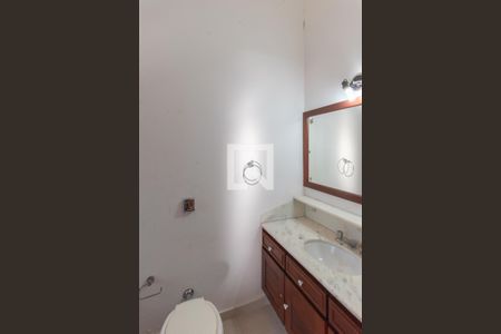 Casa à venda com 600m², 4 quartos e 4 vagasBanheiro da Suíte 2