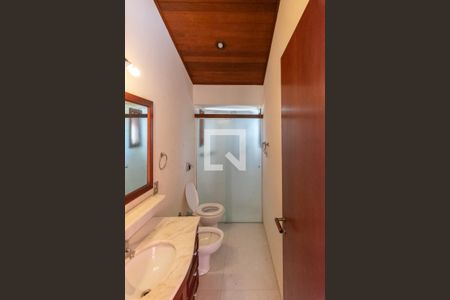 Casa à venda com 600m², 4 quartos e 4 vagasBanheiro das Suítes 3 e 4 