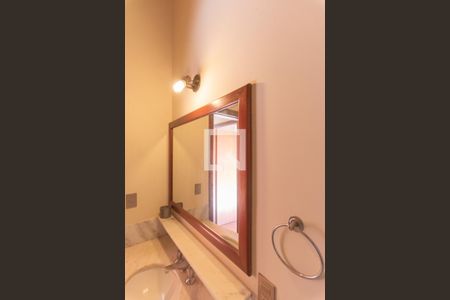 Casa à venda com 600m², 4 quartos e 4 vagasBanheiro das Suítes 3 e 4 