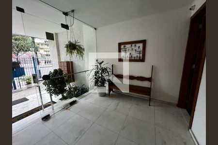 Apartamento à venda com 83m², 3 quartos e sem vaga Apartamento à venda com 83m², 3 quartos e sem vagaHall