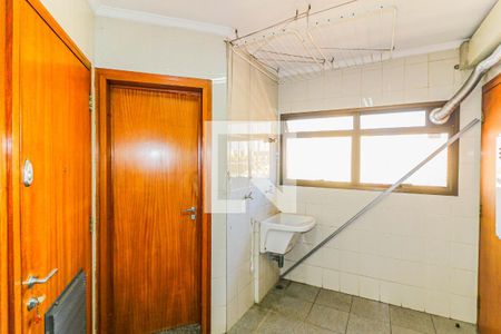 Apartamento à venda com 197m², 4 quartos e 3 vagas Apartamento à venda com 197m², 4 quartos e 3 vagasÁrea de Serviço