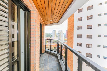 Apartamento à venda com 197m², 4 quartos e 3 vagas Apartamento à venda com 197m², 4 quartos e 3 vagasVaranda Suíte 2