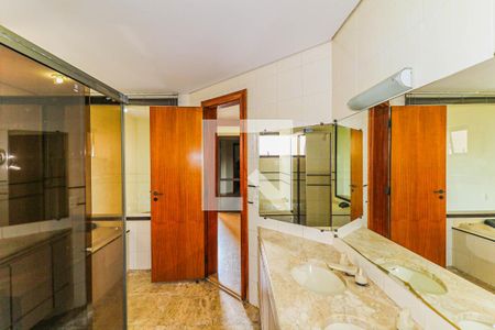 Apartamento à venda com 197m², 4 quartos e 3 vagas Apartamento à venda com 197m², 4 quartos e 3 vagasBanheiro Suíte 2