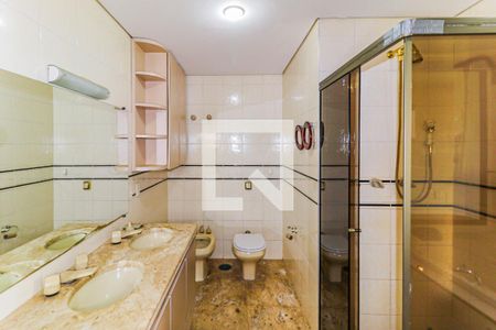 Apartamento à venda com 197m², 4 quartos e 3 vagas Apartamento à venda com 197m², 4 quartos e 3 vagasBanheiro Suíte 2