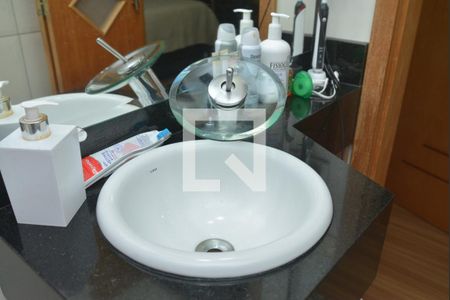 Casa à venda com 300m², 3 quartos e 4 vagasBanheiro da Suíte 2